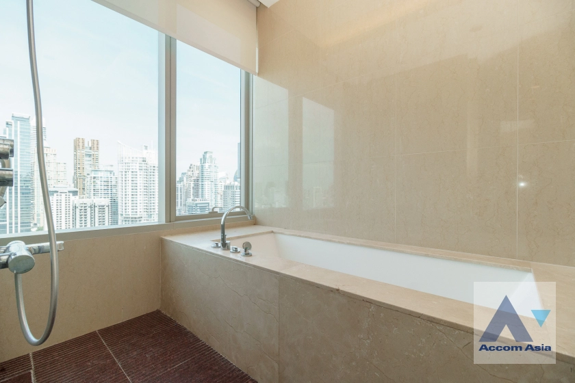14  3 br Condominium For Rent in Ploenchit ,Bangkok BTS Ratchadamri - MRT Silom at 185 Rajadamri AA11046