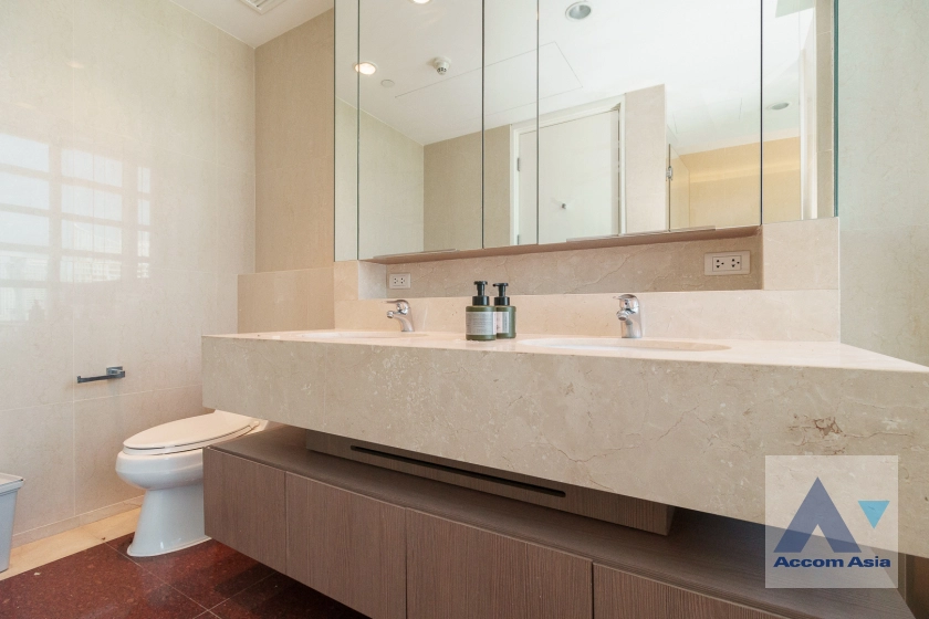 13  3 br Condominium For Rent in Ploenchit ,Bangkok BTS Ratchadamri - MRT Silom at 185 Rajadamri AA11046