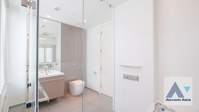 32  3 br Condominium For Rent in Ploenchit ,Bangkok BTS Ratchadamri - MRT Silom at 185 Rajadamri AA11051