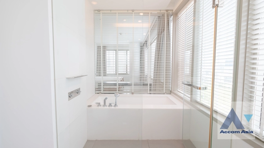 33  3 br Condominium For Rent in Ploenchit ,Bangkok BTS Ratchadamri - MRT Silom at 185 Rajadamri AA11051