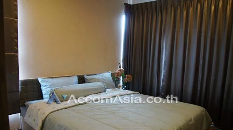  2 Bedrooms  Condominium For Rent in Dusit, Bangkok  near BTS Wongwian Yai (AA11056)