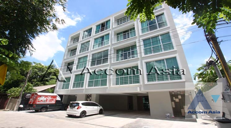  Low Rised Building Apartment  2 Bedroom for Rent BTS Thong Lo in Sukhumvit Bangkok