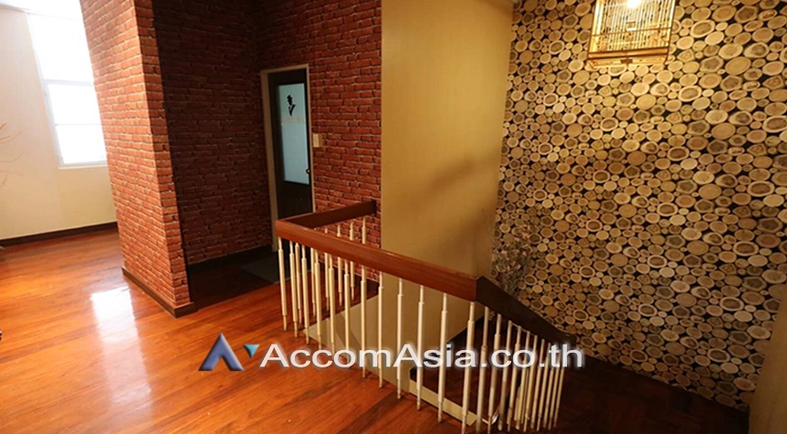 5  2 br House for rent and sale in Sukhumvit ,Bangkok BTS Phra khanong AA11069