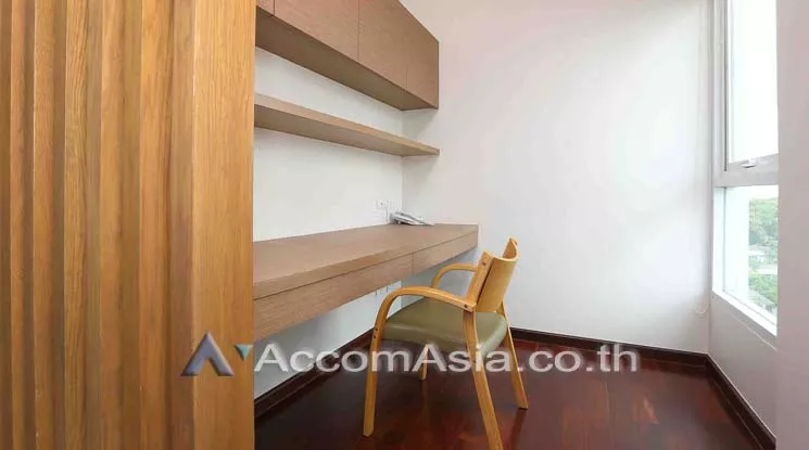 unit 3 Bedrooms  Apartment For Rent in Sukhumvit, Bangkok  near BTS Phrom Phong (AA11130)