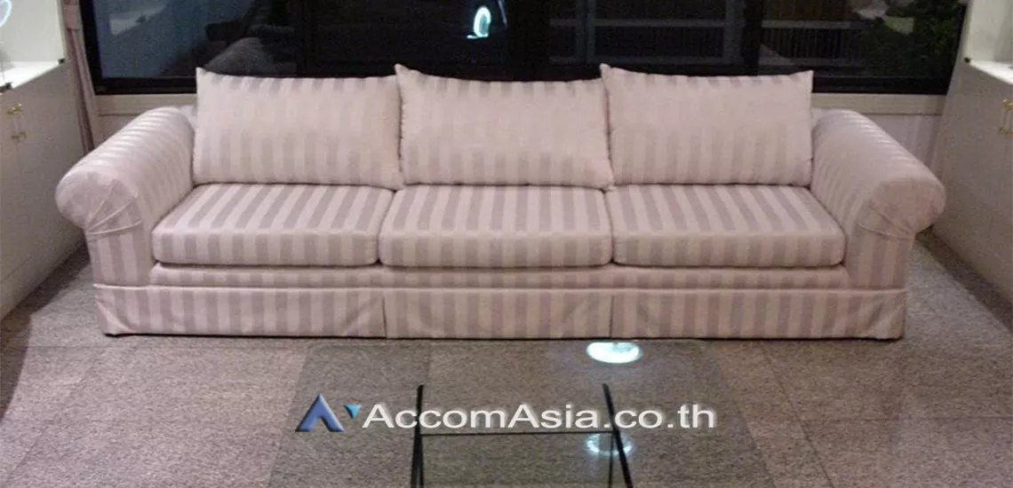 unit 4 Bedrooms  Townhouse For Rent in Sukhumvit, Bangkok  near BTS Phrom Phong (110192)