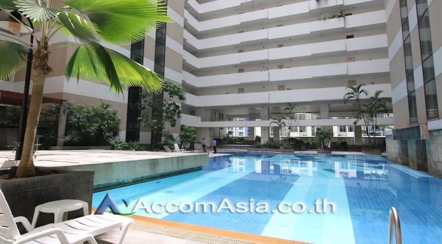 2 Bedrooms  Condominium For Rent & Sale in Ploenchit, Bangkok  near BTS Ratchadamri (AA11142)