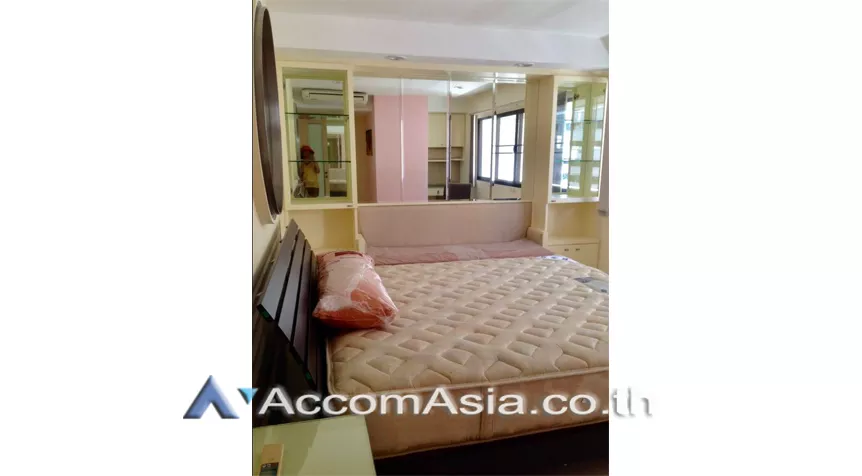  2 Bedrooms  Condominium For Rent & Sale in Ploenchit, Bangkok  near BTS Ratchadamri (AA11142)