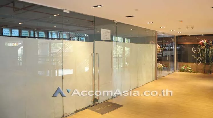 6  Retail / Showroom For Rent in Sukhumvit ,Bangkok BTS Ekkamai at Bangkok Business Center AA11158