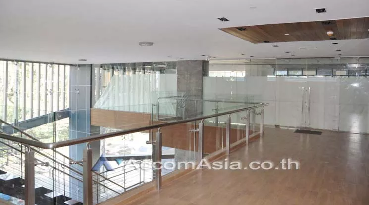 5  Retail / Showroom For Rent in Sukhumvit ,Bangkok BTS Ekkamai at Bangkok Business Center AA11159