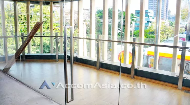 8  Retail / Showroom For Rent in Sukhumvit ,Bangkok BTS Ekkamai at Bangkok Business Center AA11159
