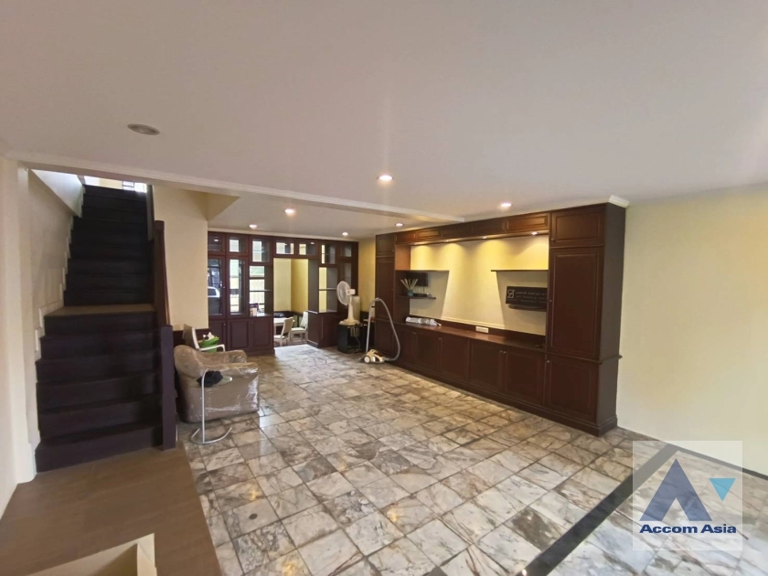 unitHome Office | Simple townhouse for rent in Sukhumvit (AA11183)