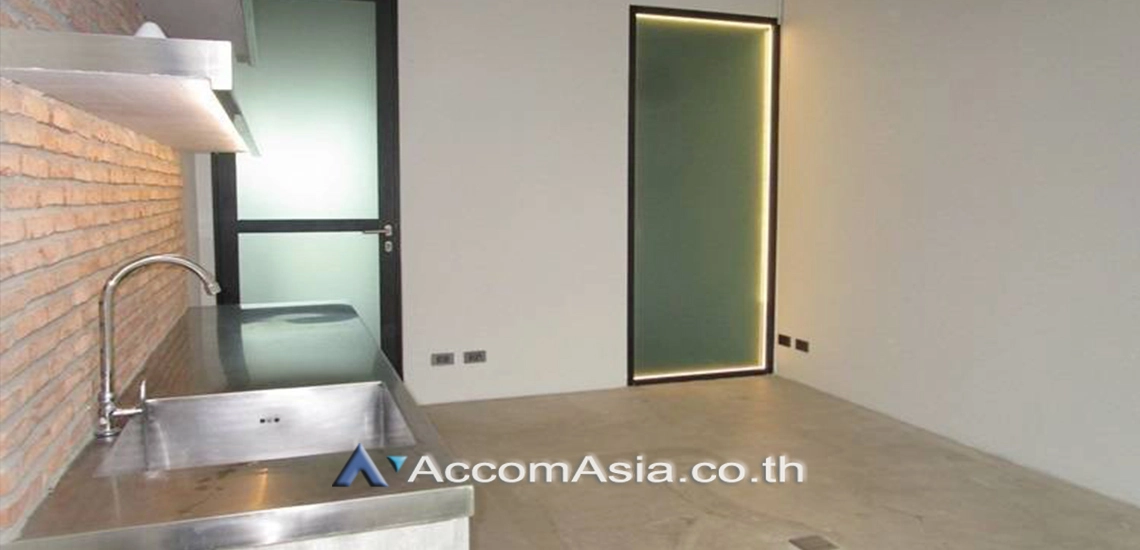 Home Office |  3 Bedrooms  Townhouse For Rent & Sale in Sukhumvit, Bangkok  near BTS Thong Lo (AA11213)