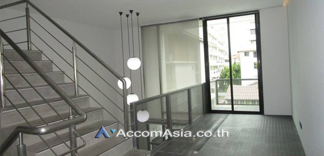 Home Office |  3 Bedrooms  Townhouse For Rent & Sale in Sukhumvit, Bangkok  near BTS Thong Lo (AA11213)