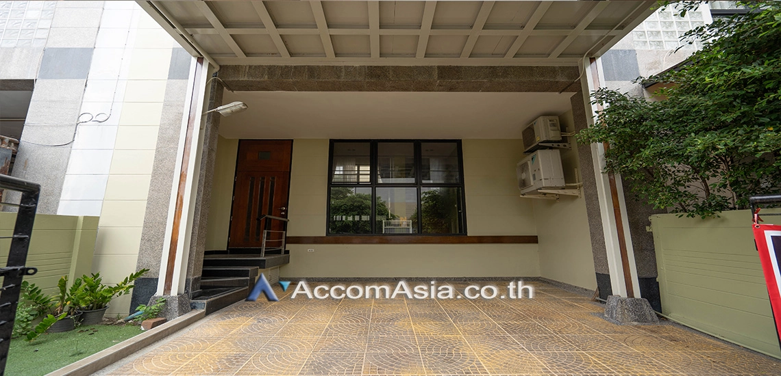 unit 3 Bedrooms  House For Rent & Sale in Sukhumvit, Bangkok  near BTS Phra khanong (AA11214)