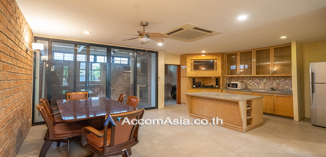  3 Bedrooms  House For Rent & Sale in Sukhumvit, Bangkok  near BTS Phra khanong (AA11214)