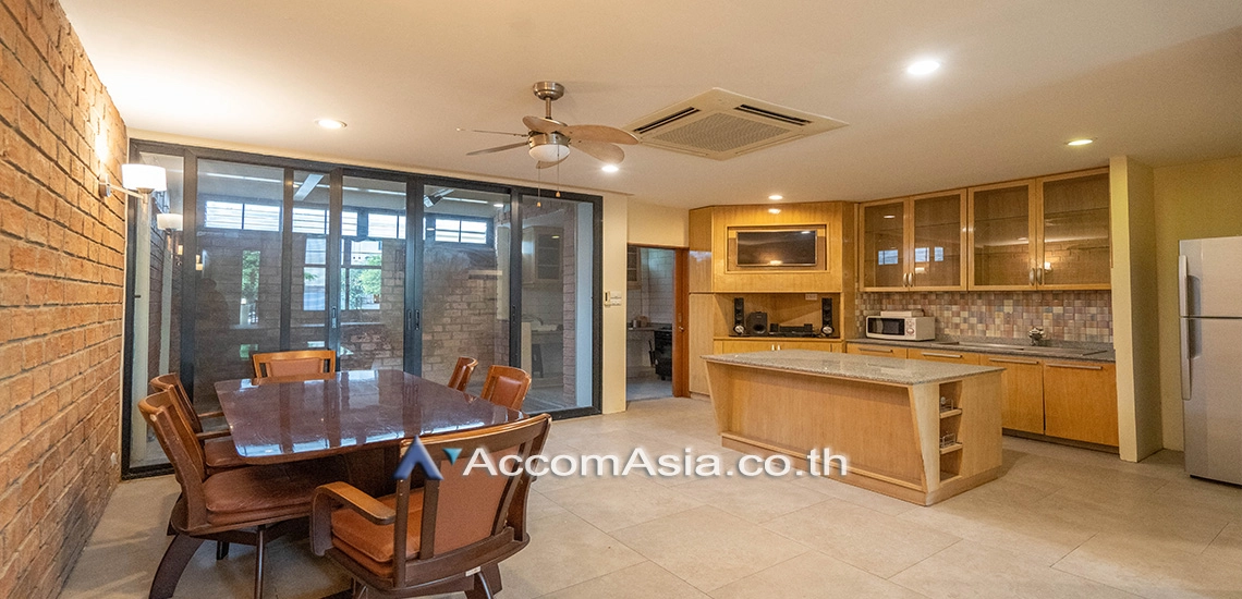 unit 3 Bedrooms  House For Rent & Sale in Sukhumvit, Bangkok  near BTS Phra khanong (AA11214)