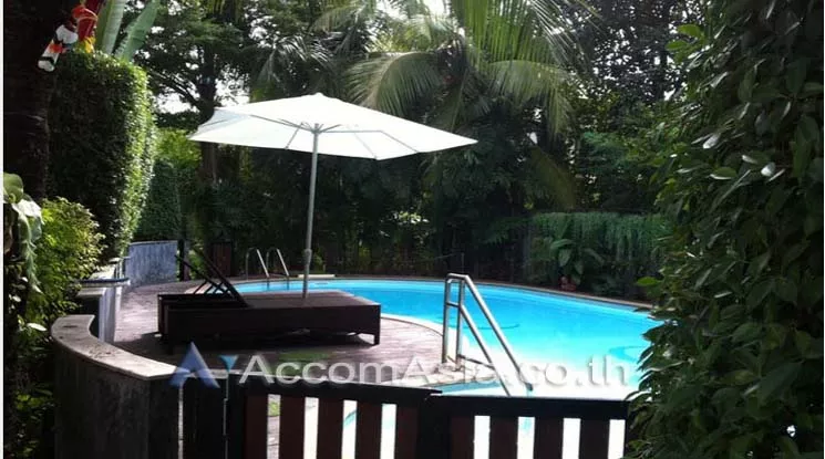  2  4 br House For Rent in Ratchadapisek ,Bangkok  at Peaceful Compound AA11236