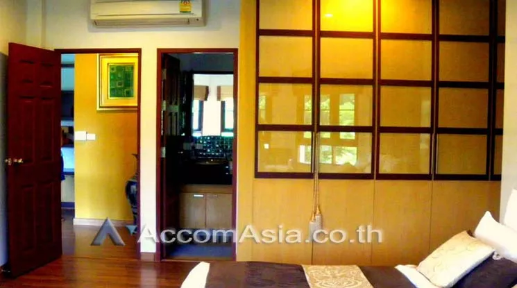  1  4 br House For Rent in Ratchadapisek ,Bangkok  at Peaceful Compound AA11236