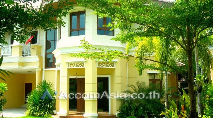 4  4 br House For Rent in Ratchadapisek ,Bangkok  at Peaceful Compound AA11236