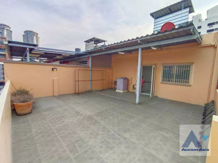 40  3 br Townhouse For Rent in Silom ,Bangkok BTS Chong Nonsi AA11246