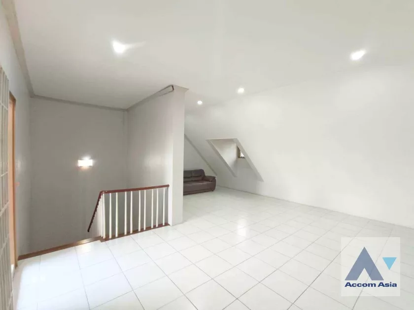 29  3 br Townhouse For Rent in Silom ,Bangkok BTS Chong Nonsi AA11246