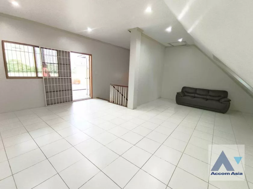 28  3 br Townhouse For Rent in Silom ,Bangkok BTS Chong Nonsi AA11246