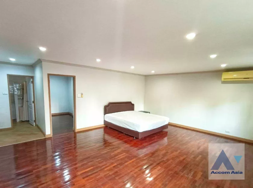 25  3 br Townhouse For Rent in Silom ,Bangkok BTS Chong Nonsi AA11246