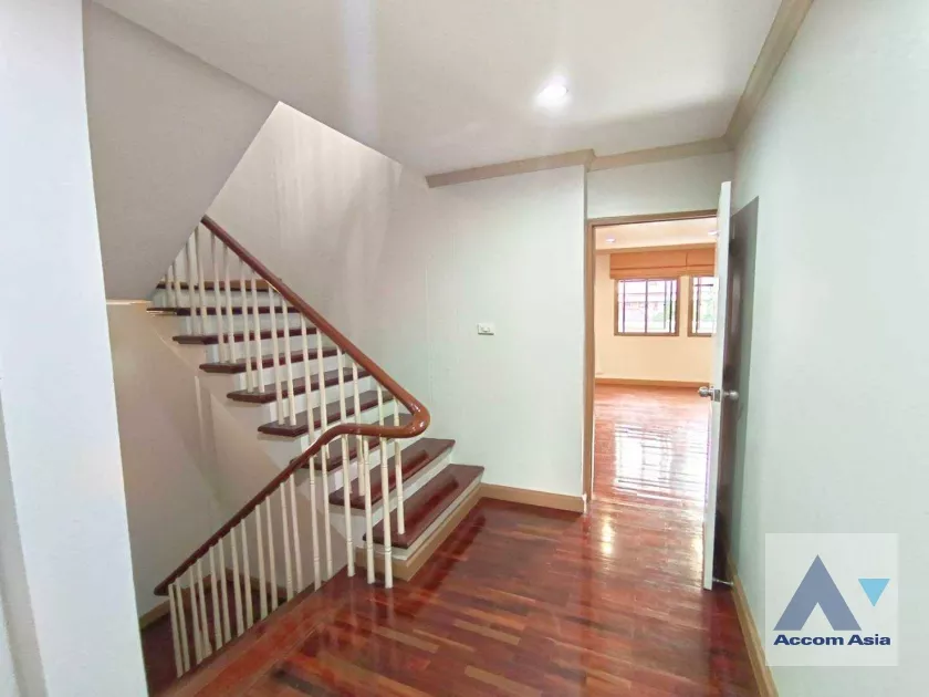 30  3 br Townhouse For Rent in Silom ,Bangkok BTS Chong Nonsi AA11246