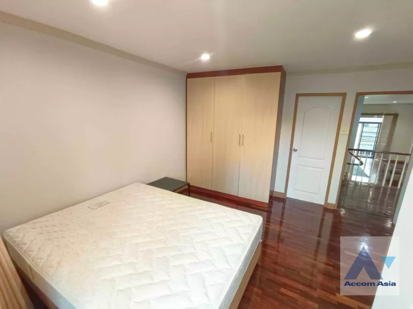 34  3 br Townhouse For Rent in Silom ,Bangkok BTS Chong Nonsi AA11246