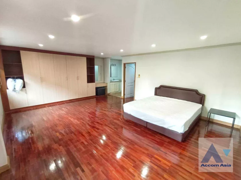 24  3 br Townhouse For Rent in Silom ,Bangkok BTS Chong Nonsi AA11246