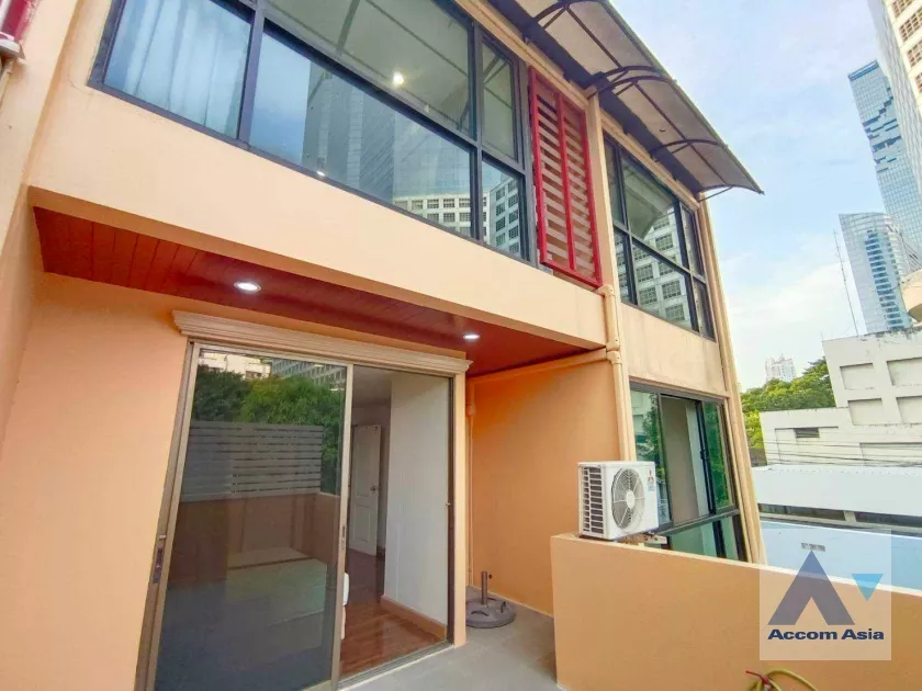 15  3 br Townhouse For Rent in Silom ,Bangkok BTS Chong Nonsi AA11246