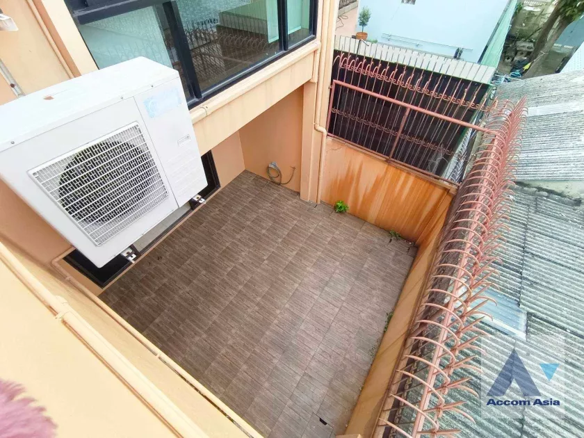 35  3 br Townhouse For Rent in Silom ,Bangkok BTS Chong Nonsi AA11246