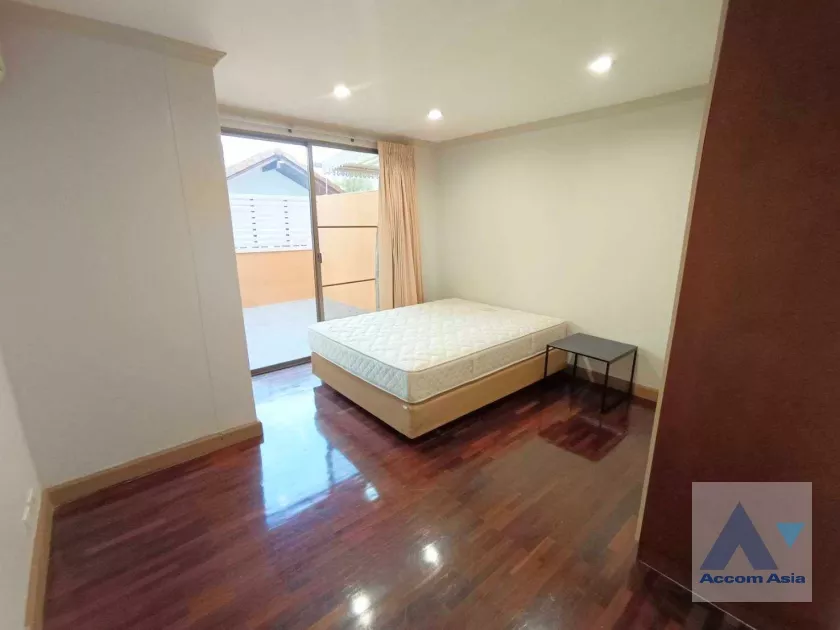 37  3 br Townhouse For Rent in Silom ,Bangkok BTS Chong Nonsi AA11246