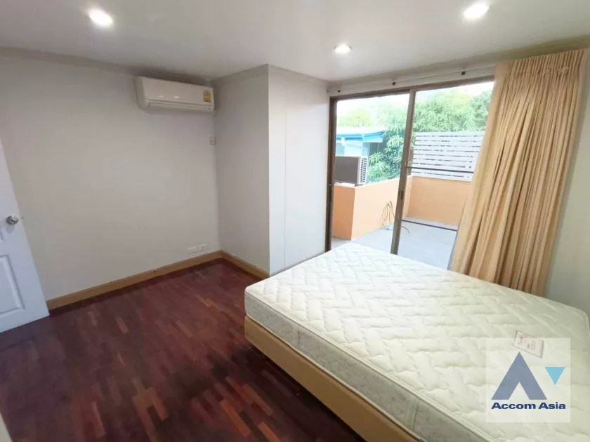 36  3 br Townhouse For Rent in Silom ,Bangkok BTS Chong Nonsi AA11246