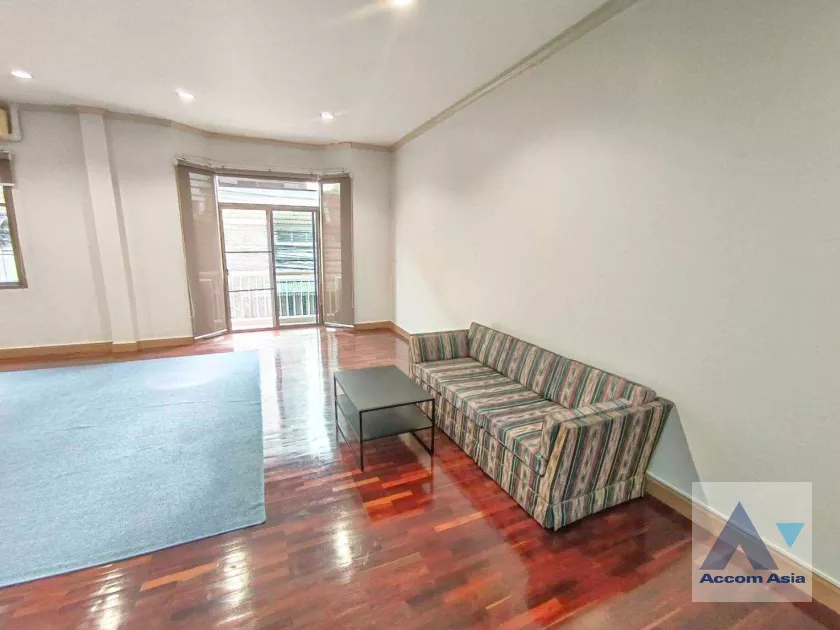 18  3 br Townhouse For Rent in Silom ,Bangkok BTS Chong Nonsi AA11246