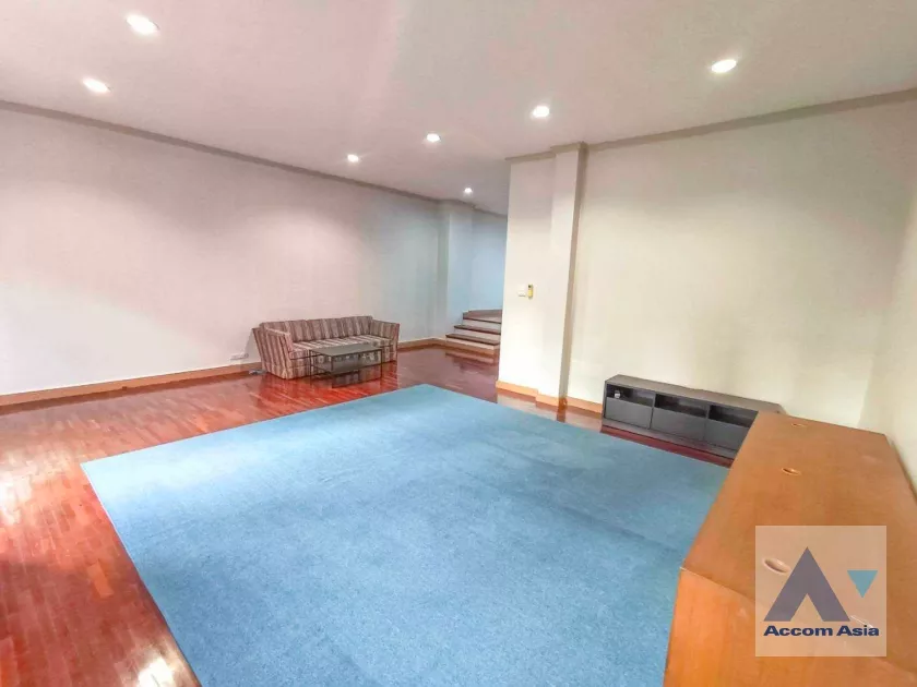 16  3 br Townhouse For Rent in Silom ,Bangkok BTS Chong Nonsi AA11246