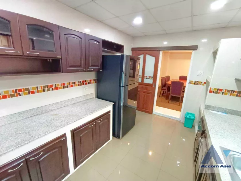 13  3 br Townhouse For Rent in Silom ,Bangkok BTS Chong Nonsi AA11246