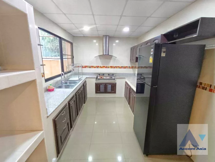 12  3 br Townhouse For Rent in Silom ,Bangkok BTS Chong Nonsi AA11246