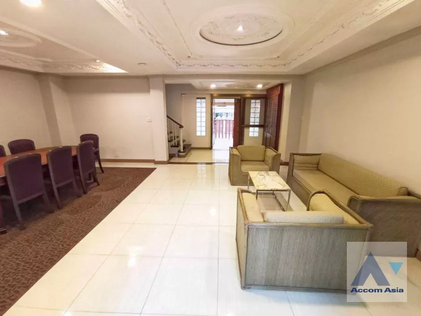 8  3 br Townhouse For Rent in Silom ,Bangkok BTS Chong Nonsi AA11246