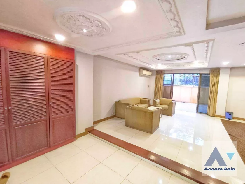 5  3 br Townhouse For Rent in Silom ,Bangkok BTS Chong Nonsi AA11246