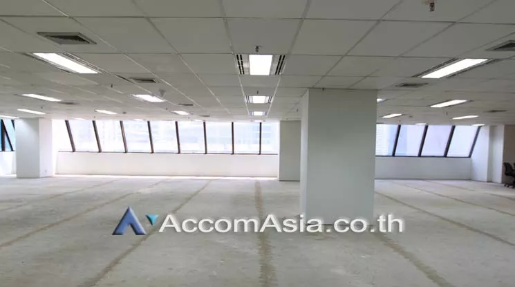 5  Office Space For Rent in Sathorn ,Bangkok BTS Surasak at Chartered Square Building AA11272