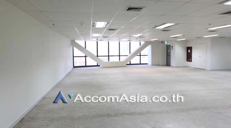 unitFurnished office in great condition with shared restrooms (AA11274)