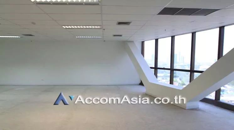 5  Office Space For Rent in Sathorn ,Bangkok BTS Surasak at Chartered Square Building AA11274