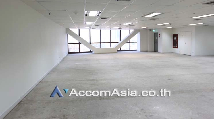 unitBright open-plan office in city area with floor-to-ceiling windows (AA11280)