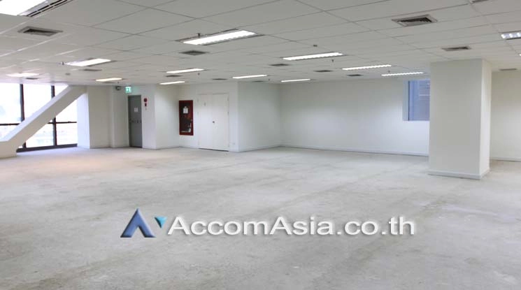 unitBright open-plan office in city area with floor-to-ceiling windows (AA11280)