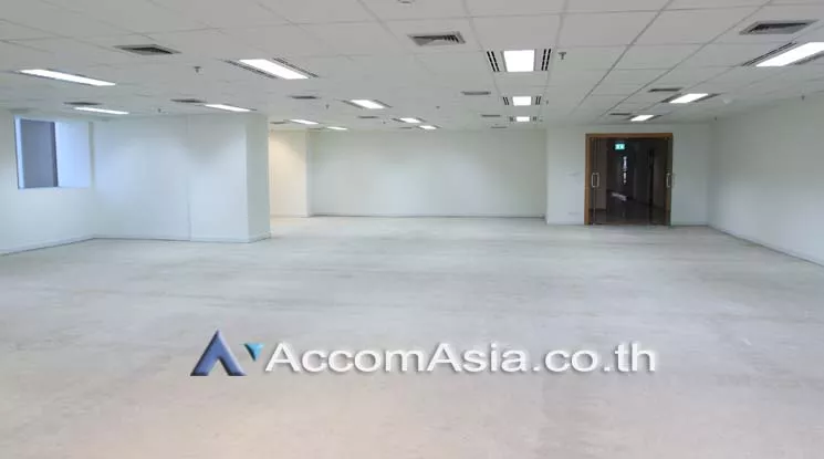 5  Office Space For Rent in Sathorn ,Bangkok BTS Surasak at Chartered Square Building AA11280