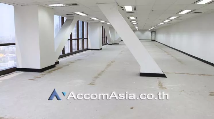 5  Office Space For Rent in Sathorn ,Bangkok BTS Surasak at Chartered Square Building AA11283