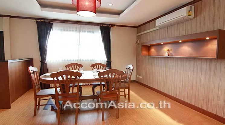 Pet friendly |  3 Bedrooms  Apartment For Rent in Sukhumvit, Bangkok  near BTS Ekkamai (AA11337)