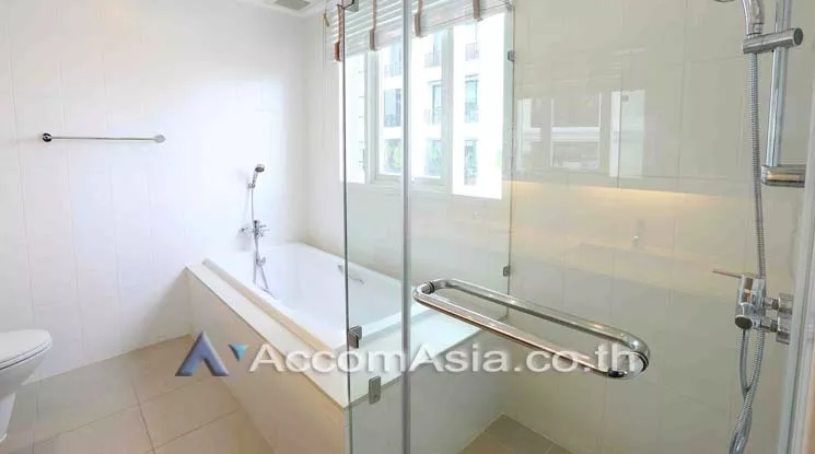 unit 3 Bedrooms  Apartment For Rent in Sukhumvit, Bangkok  near BTS Phrom Phong (AA11338)