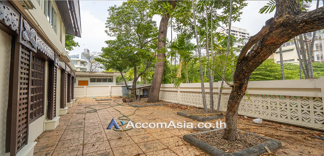 unitHome Office |  3 Bedrooms  House For Rent & Sale in Sukhumvit, Bangkok  near BTS Nana (AA11344)